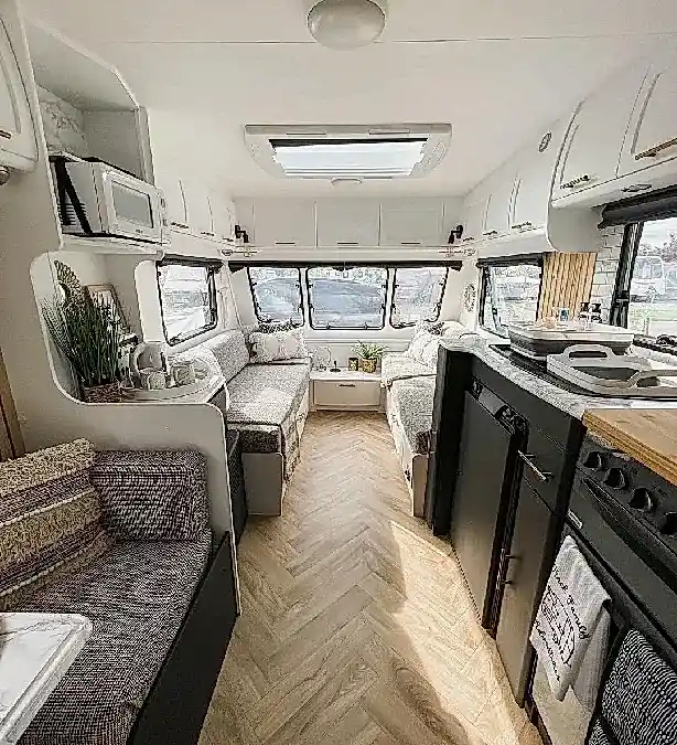 Karavan Tanıtımında Yenilikçi Deneyimler: Karavan 360° Video Sanal Tur Havadan Karavan Video ve Fotoğraf Çekimi 6 Caravan Interior Design ankaravideo sanaltur front.jpg