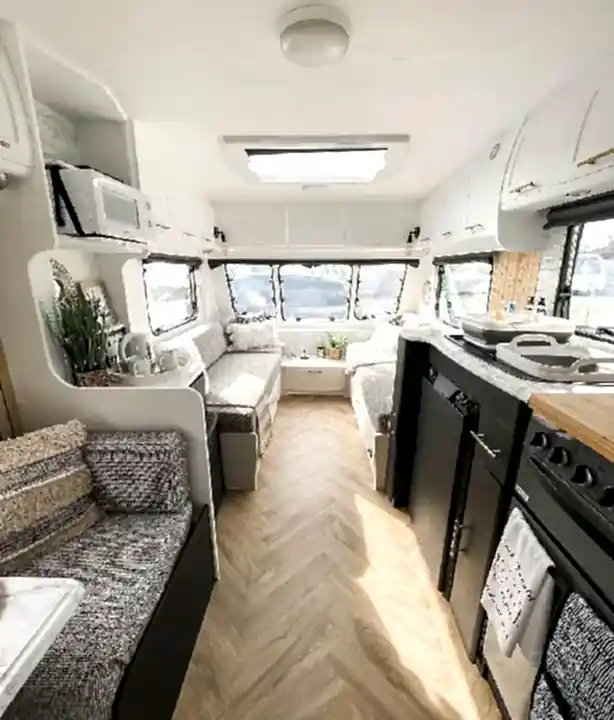 Karavan Tanıtımında Yenilikçi Deneyimler: Karavan 360° Video Sanal Tur Havadan Karavan Video ve Fotoğraf Çekimi 8 Caravan Interior Design ankaravideo sanaltur front.jpg